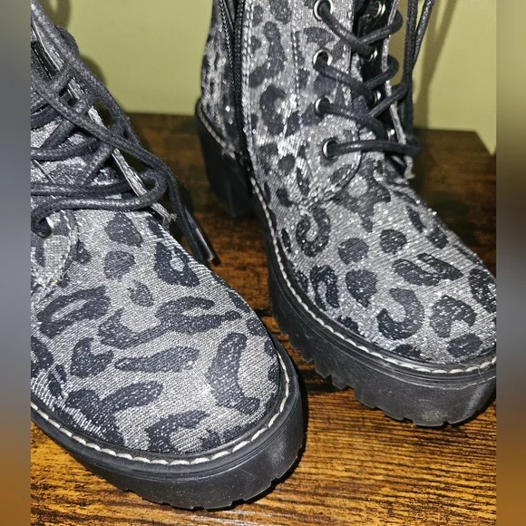 Rocklyn Shimmer Leopard Combat Boots Size 6 NWT - Picture 8 of 11